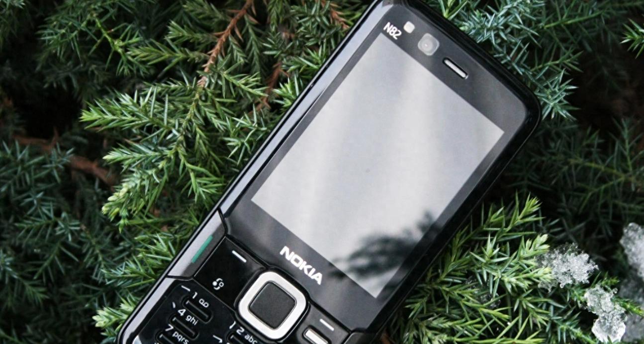 经典手机回顾：为何诺基亚N82当年能被称为N系列最完美的手机？？？