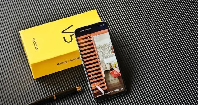 富可视V5手机（探索富可视V5手机的先进技术与创新功能）