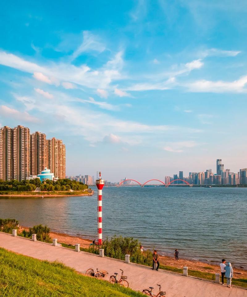 长沙周边有哪些适合骑行的地方推荐？,湘江之畔，骑行浪漫