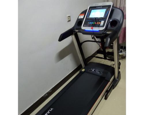 亿健8001d乒乓球机的实用性和功能特点（通过创新科技，实现高效训练和提升技能水平）