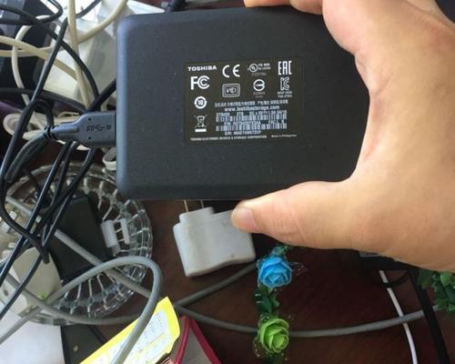 东芝硬盘摔了如何修复？（有效解决摔坏的东芝硬盘的方法和技巧）