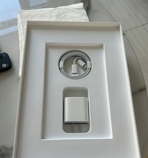 iPod（一款颠覆音乐传播方式的创新设备）