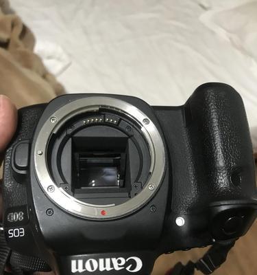 佳能80D高感表现详解（高感性能出众，拍摄更具细节和清晰度）