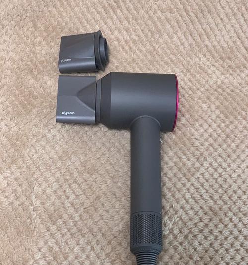 Rowenta吹风梳的性设计与卓越效果（打造健康秀发的秘密武器，Rowenta吹风梳）